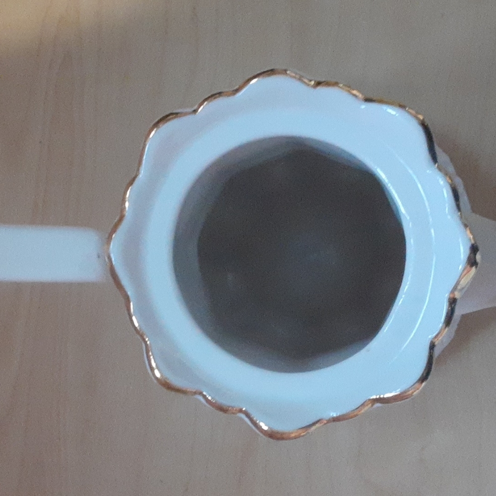 Tea pot ,Creamer & covered sugar bowl set - Picture 6 of 16